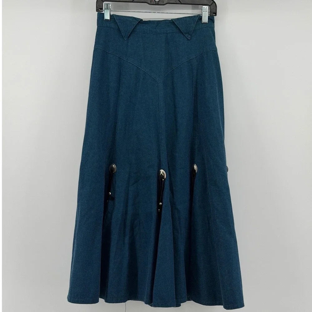 Vintage Circle T by Marilyn Lenox Woman's 9/10 Western A-Line Concho Long Skirt